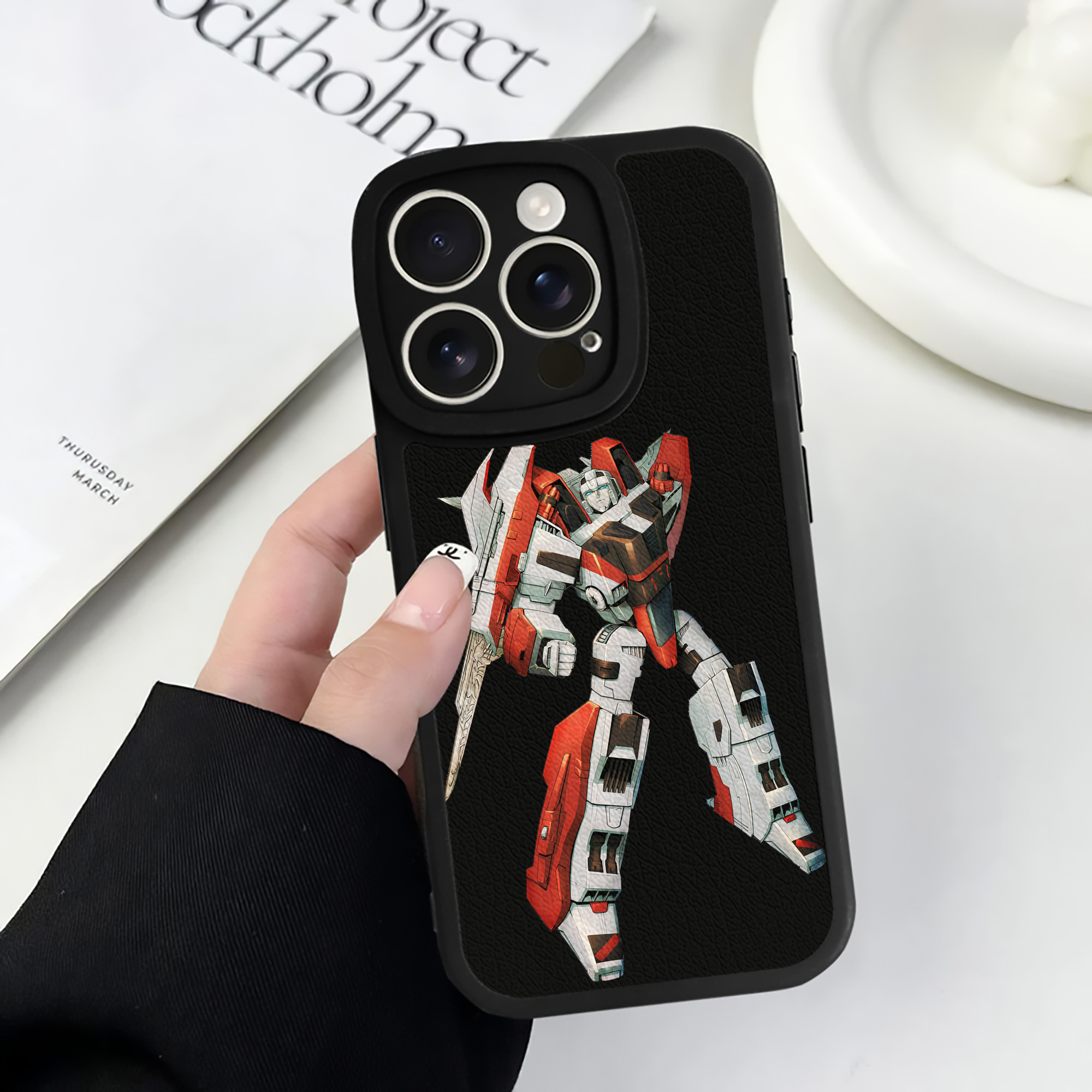 （画像用） Transformers トランスフォーマー 【iPhone 16シリーズ対応】シリコンスマホケース（レザー調） 材質：シリコン